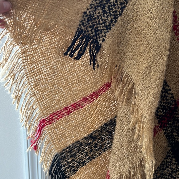 Poncho - Picture 3 of 4